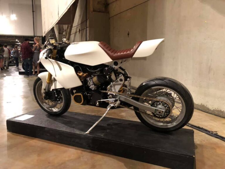 La magnifique Suzuki GT380 de MotoWorks