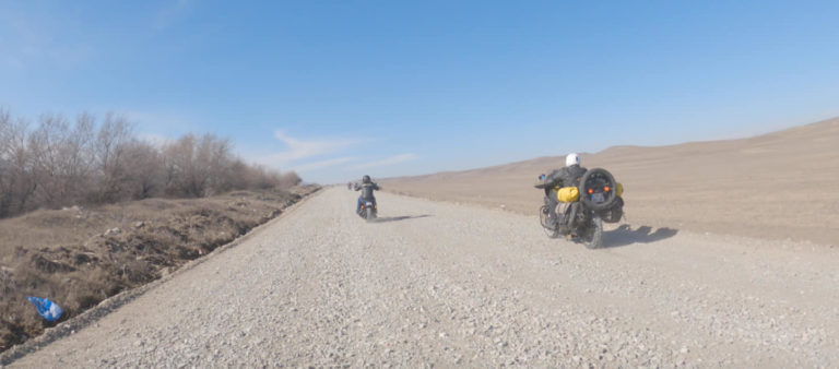 On peut aider Eric Lobo et Miss M à continuer leur tour du monde à moto…