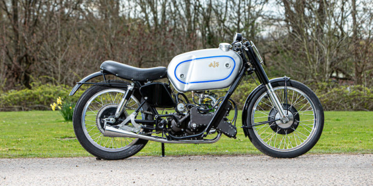 Bonhams propose une AJS Porcupine aux enchères, estimée à 350.000€…