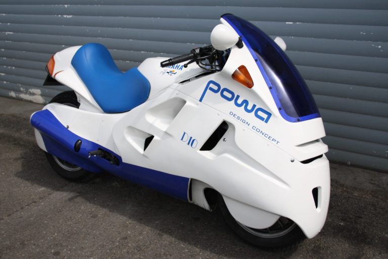 Yamaha Powa D10, tentative de design futuriste sur base FZ750