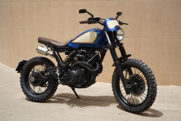 Le Blue Scrambler, une Yamaha XT 600 revue à la sauce Street Tracker par Lord Drake Kustoms